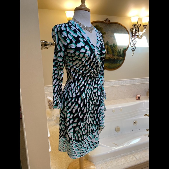 NWOT BCBG MaxAzria Black Green White Wrap Sexy Spring Classic Dress S - Picture 14 of 14
